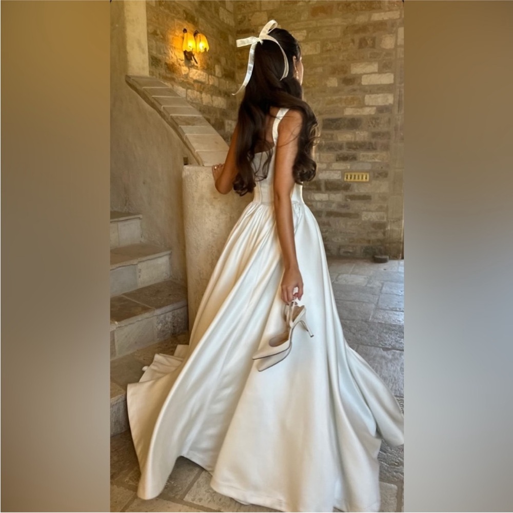 House of CB Ivory Square-Neck Ball Gown Wedding Dress - Picture 4 of 17